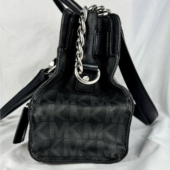 Michael Kors Hamilton Signature MK
Black Shoulder bag Handbag Saffiano
Leather - Picture 5 of 15